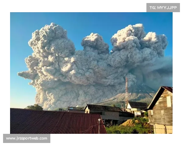 印尼火山喷发致曲棍球场被掩埋 国际组织发起重建筹款行动 印尼火山喷发致曲棍球场被掩埋 国际组织发起重建筹款行动